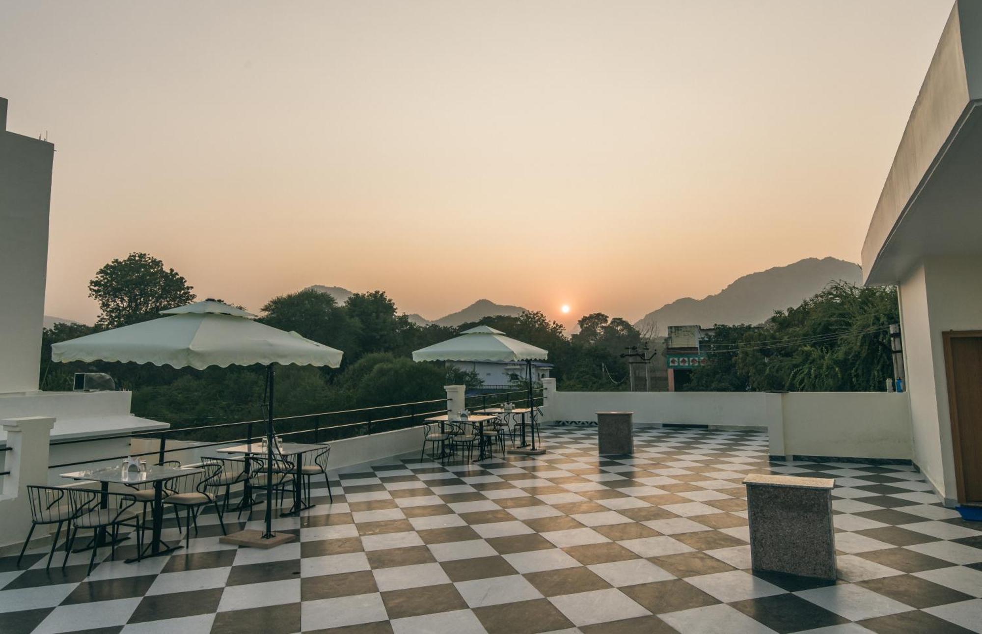 Serenity Hill Resort - A Boutique Resort In Удайпур Екстериор снимка