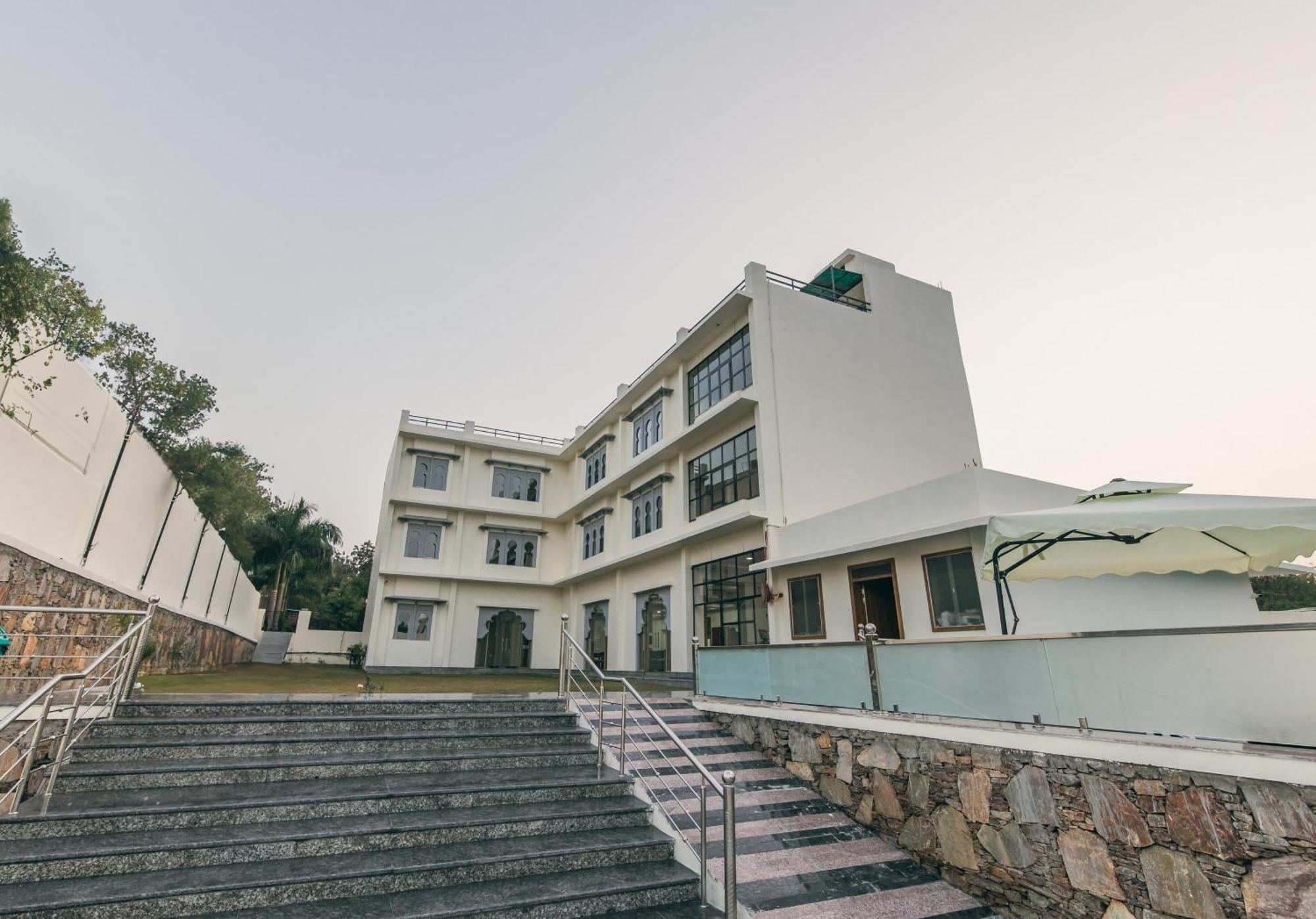 Serenity Hill Resort - A Boutique Resort In Удайпур Екстериор снимка