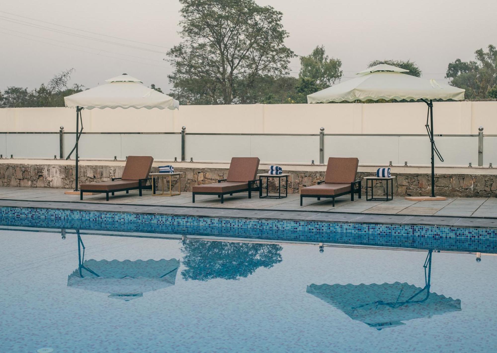 Serenity Hill Resort - A Boutique Resort In Удайпур Екстериор снимка