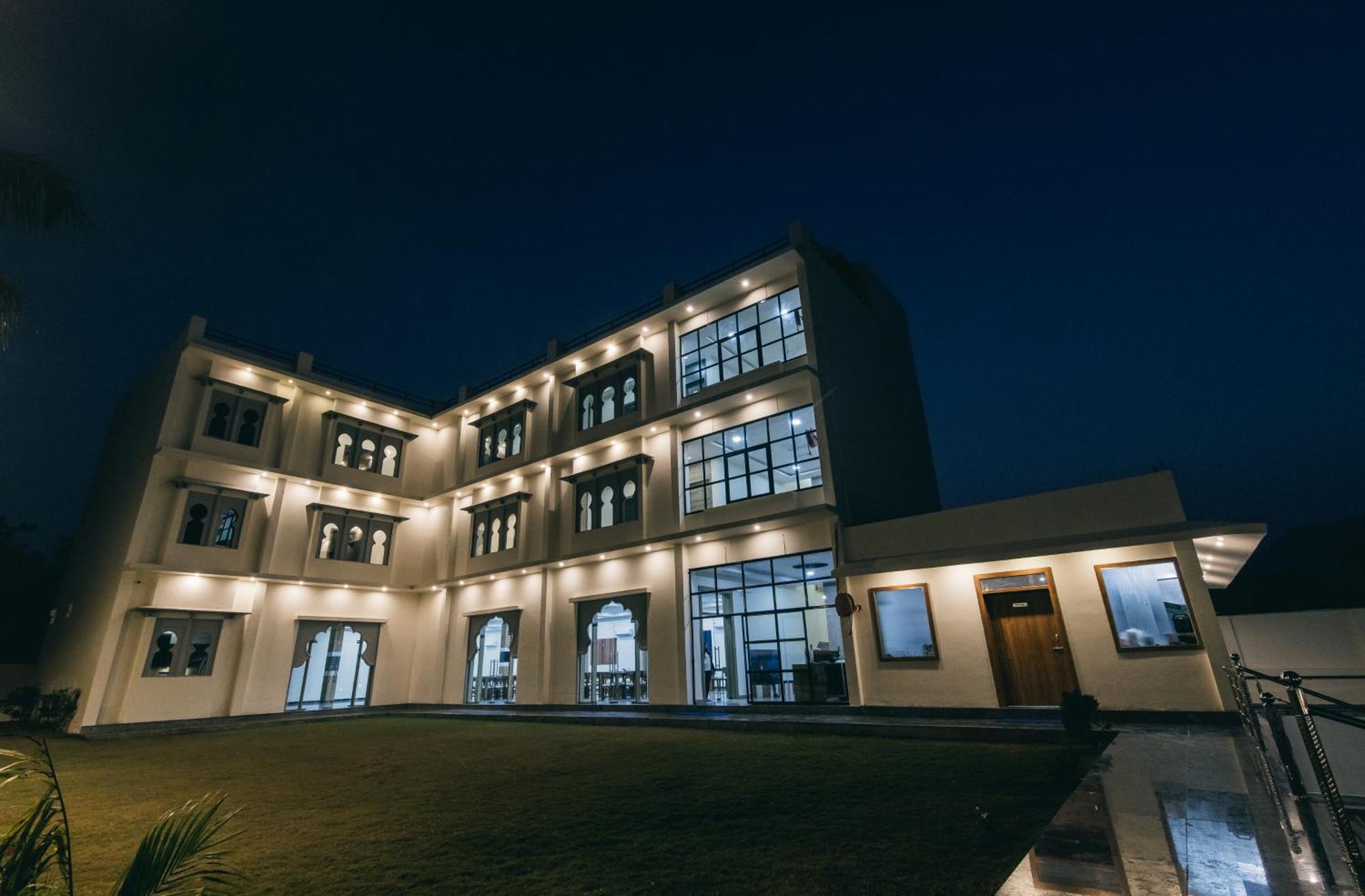 Serenity Hill Resort - A Boutique Resort In Удайпур Екстериор снимка