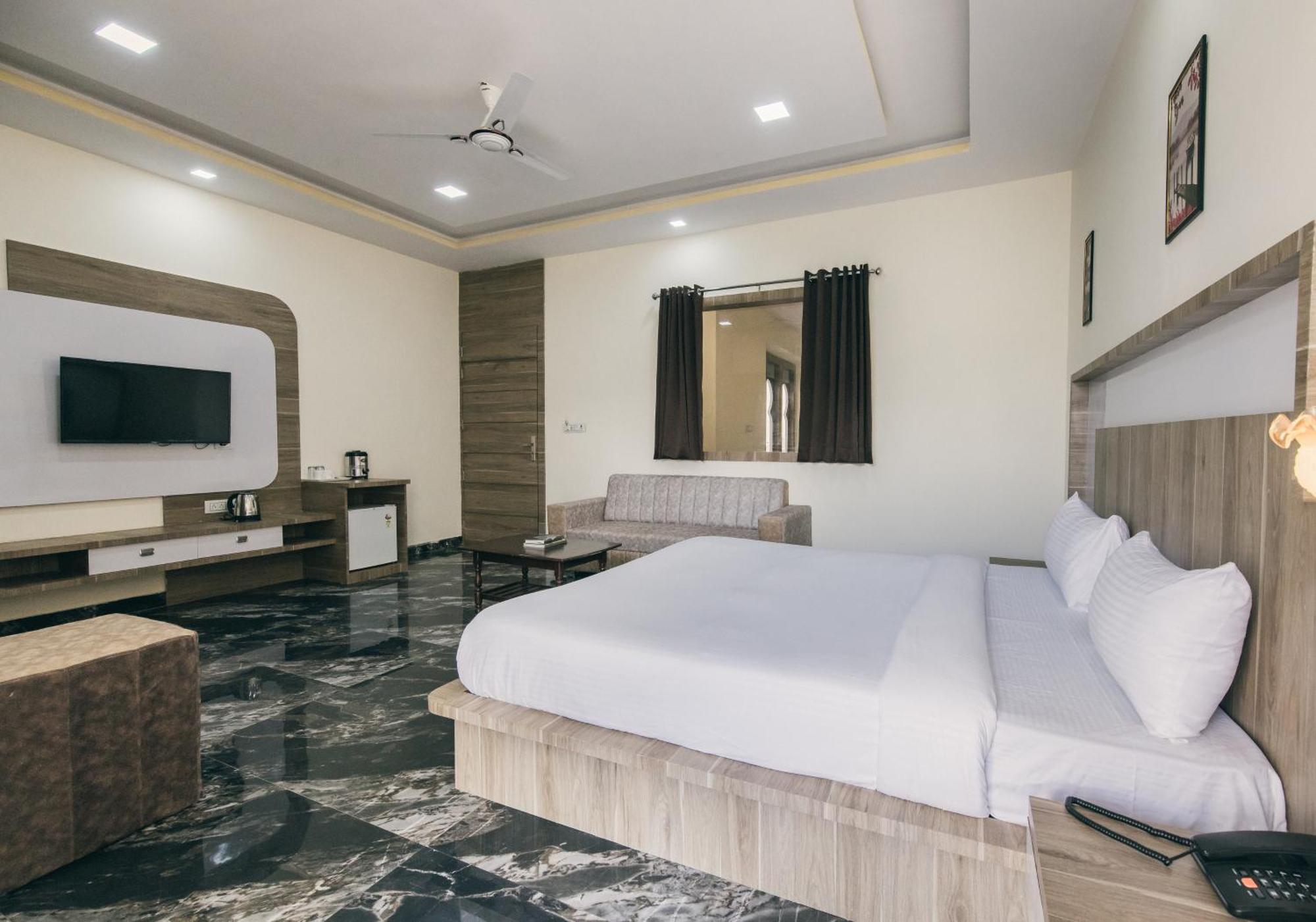 Serenity Hill Resort - A Boutique Resort In Удайпур Екстериор снимка