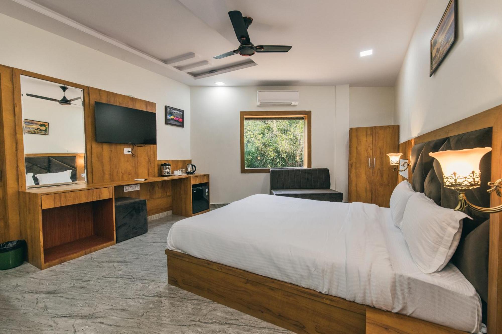 Serenity Hill Resort - A Boutique Resort In Удайпур Екстериор снимка