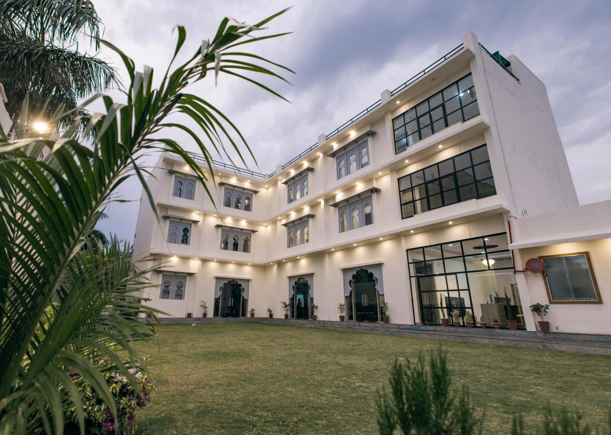 Serenity Hill Resort - A Boutique Resort In Удайпур Екстериор снимка
