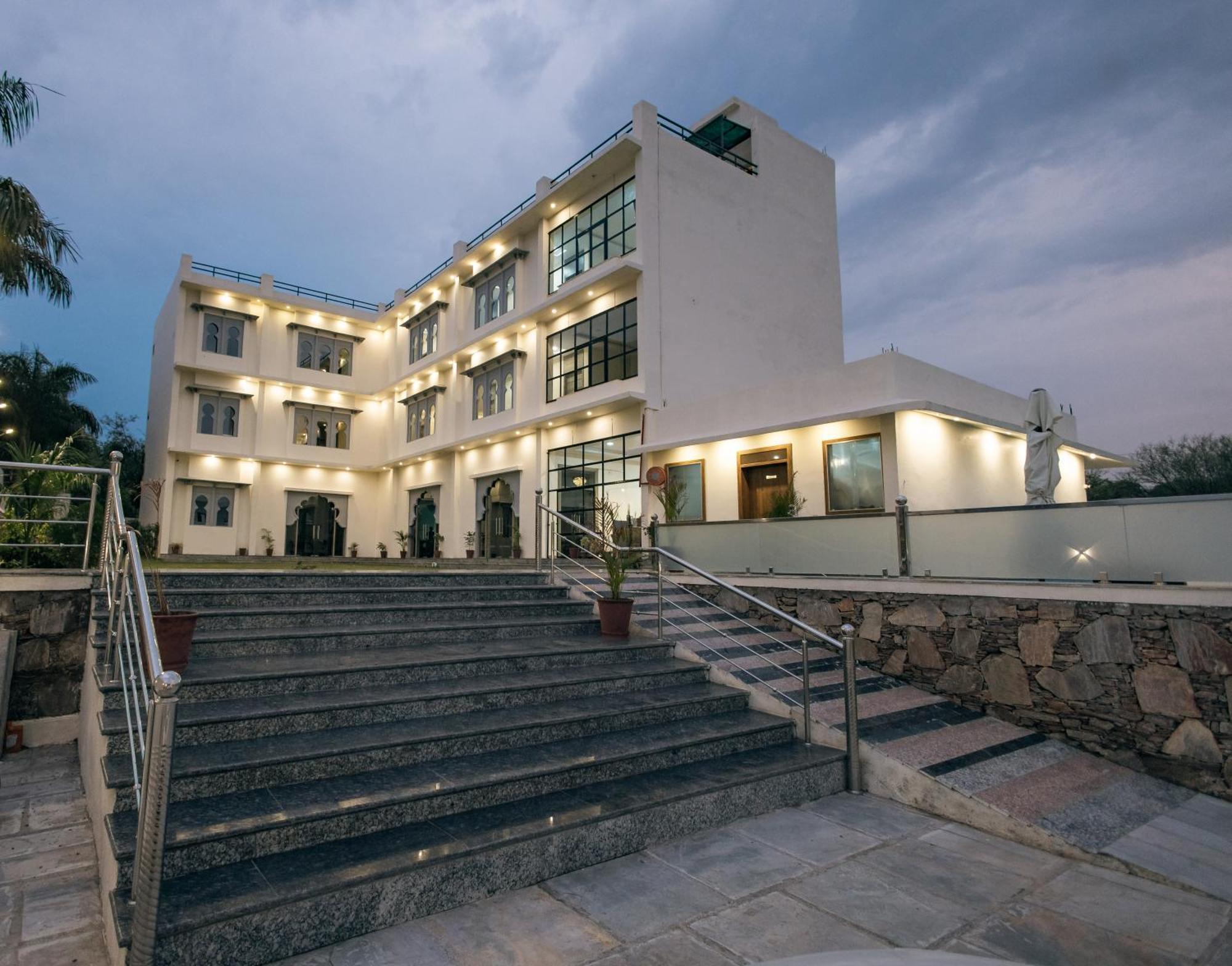 Serenity Hill Resort - A Boutique Resort In Удайпур Екстериор снимка