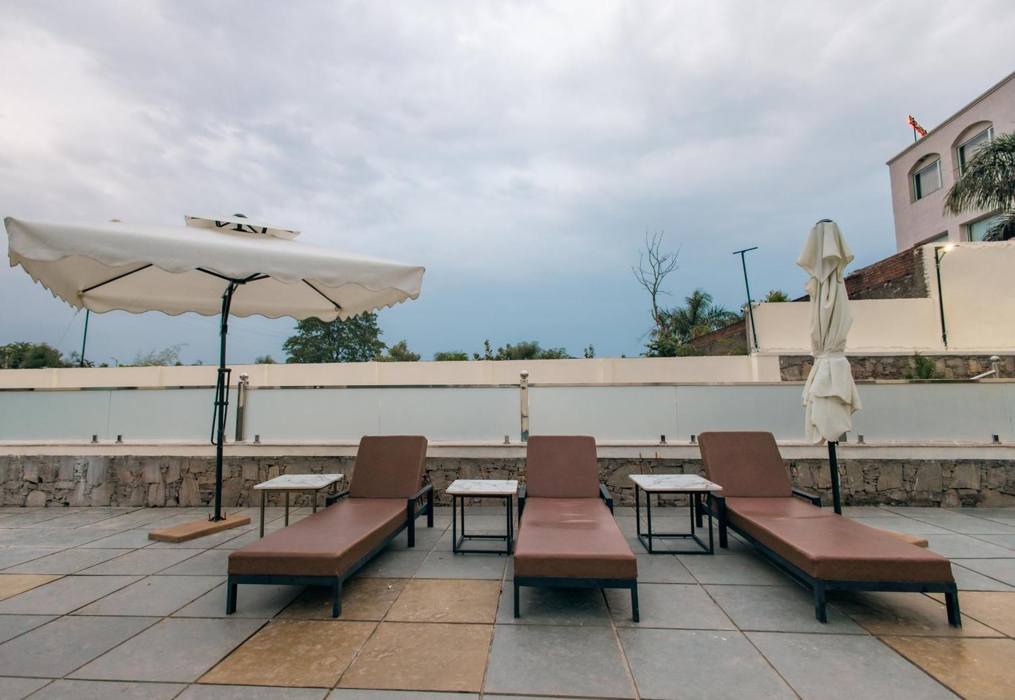 Serenity Hill Resort - A Boutique Resort In Удайпур Екстериор снимка