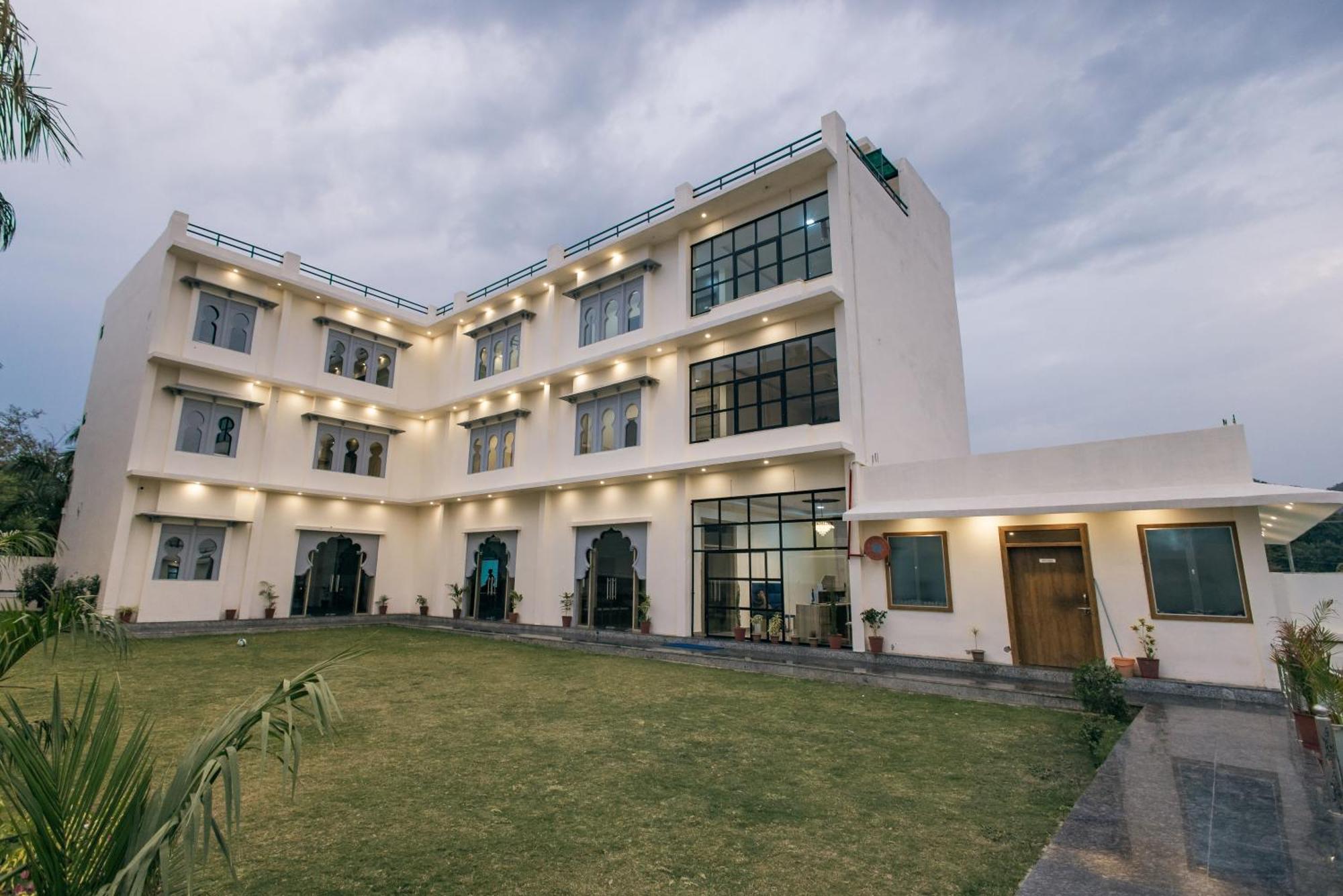 Serenity Hill Resort - A Boutique Resort In Удайпур Екстериор снимка